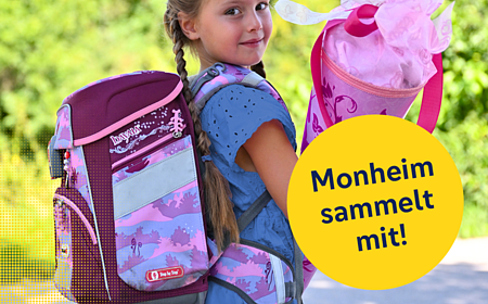 Mädchen mit Zöpfen trägt Schulranzen und Schultüte, Text zu Schulranzen-Sammelaktion in Monheim 2026