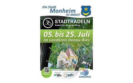 Plakat zur Stadtradeln-Kampagne Monheim 5. bis 25. Juli mit Radfahrern vor Kapelle und QR-Code zum App-Download